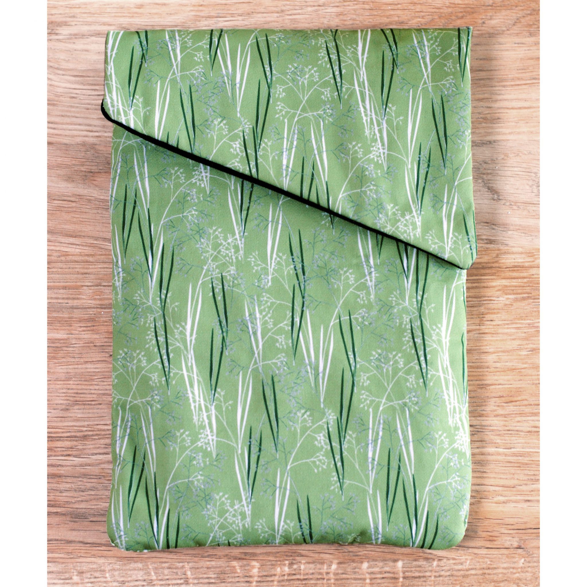 Mooie stoffen tablethoes met zomerse groene print Summer Grass