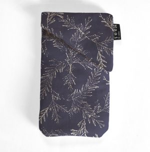 beschermend hoesje met elegante donkerblauwe print