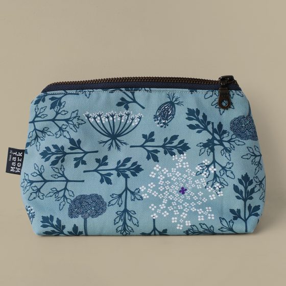 Toiletzak met wilde bloemen daucus carota medium blauw